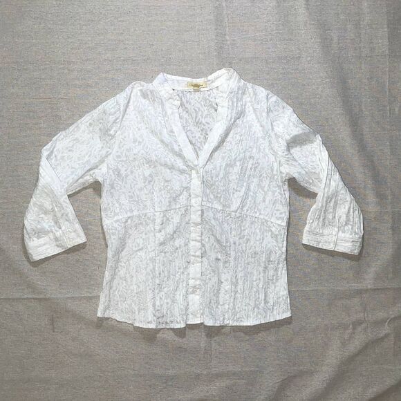 Brina & Em | White Eyelet Embroidered Button-Front Blouse | Large - Picture 1 of 8